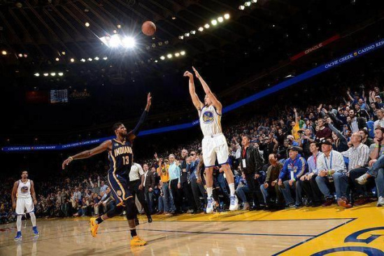 先碰到球也 先碰到球也